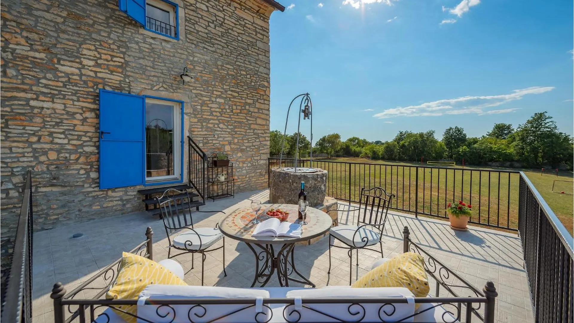 בית נופש Bicici Cozy Home In Brscici With Wifi קרואטיה